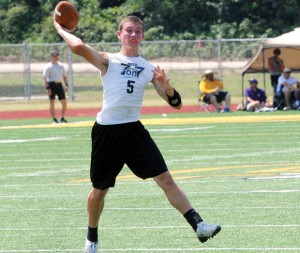 GOING LONG - Blake McDonald and Boyd will play in the state 7-on-7 tournament Thursday. Messenger photo by Joe Duty