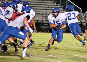 FACING OPPOSITION - The ball is handed to running back Hunter Aragon only for him to see several defensive players heading right for him. Messenger photo by Jimmy Alford