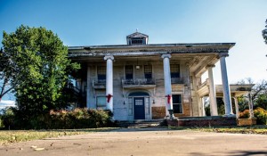 CORNER MANSION - Scott and Wanda Aurandt have owned the 99-year-old Hoyle house since 1986. Messenger photo by Joe Duty