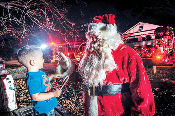 Santa-Comes-to-Town.jpg Santa Comes to Town