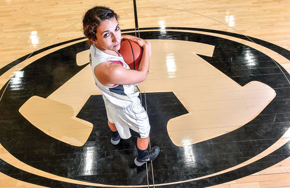Lauren-Hart.jpg Lauren Hart